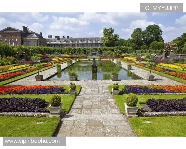 足球明星豪宅背后的故事与生活揭秘,探讨他们如何在绿茵场外打造温馨家园